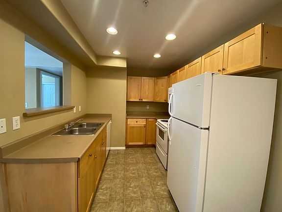 3rd image of 325 W 700 N APT 18