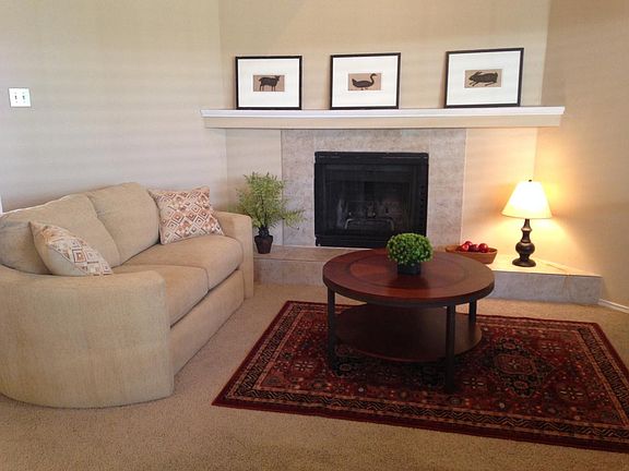 2nd image of 827 Creekside Dr