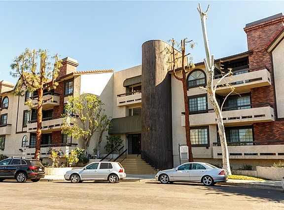 2nd image of 5534 Encino Ave APT 214
