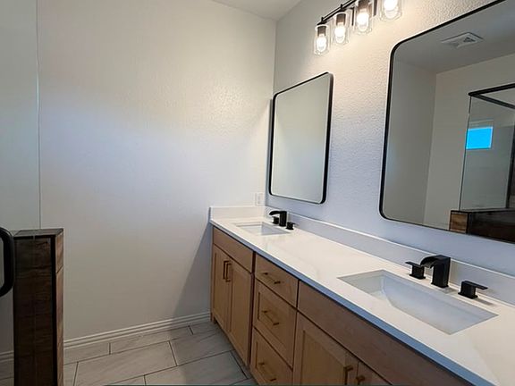 5th image of 6800 Oak Crest Dr W APT 4