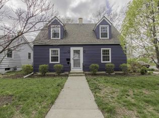 407 S Elmwood Dr, Aurora, IL 60506