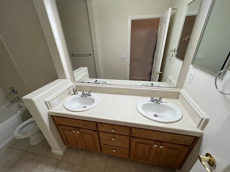 2094 Dorrington Dr — Photo 12