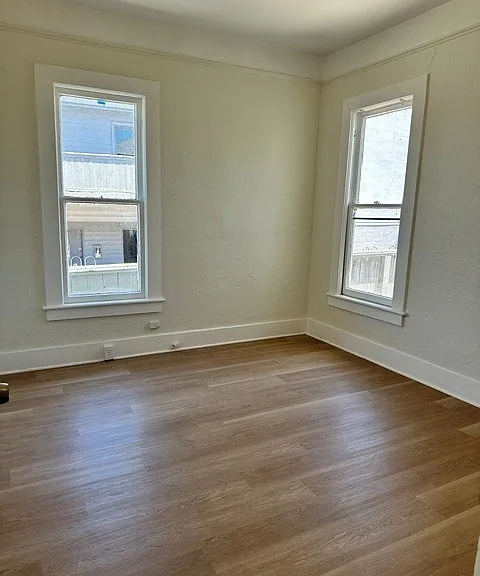 261 Irving Ave — Photo 10