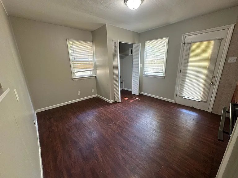 306 Mueller Ave — Photo 7