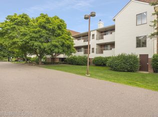 30450 Orchard Lake Rd UNIT 70, Farmington Hills, MI 48334