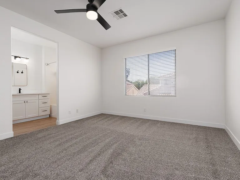 886 Park Walk Ave — Photo 15