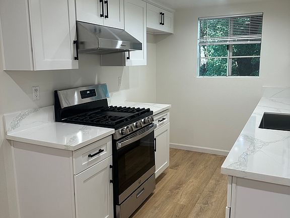 4th image of 576 E Verdugo Ave #L