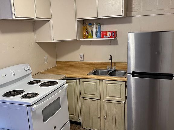 3rd image of 3804 Lois Dr #C