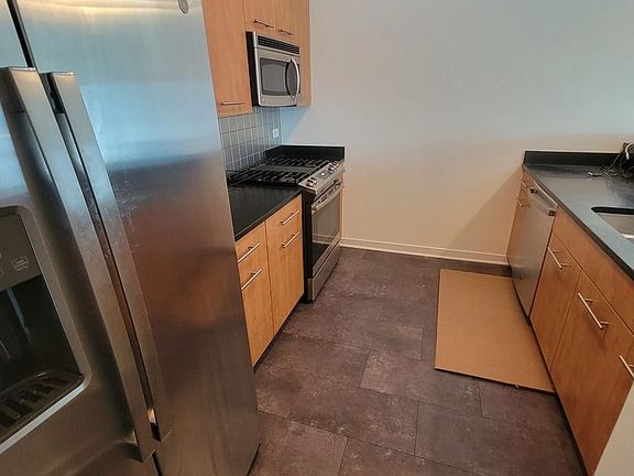 4th image of 757 N Orleans St #1004