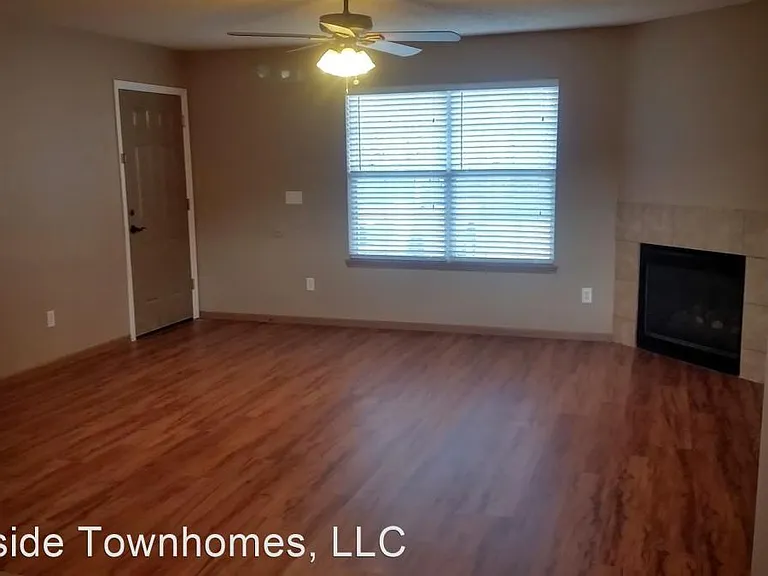 Courtside Townhomes — Photo 11