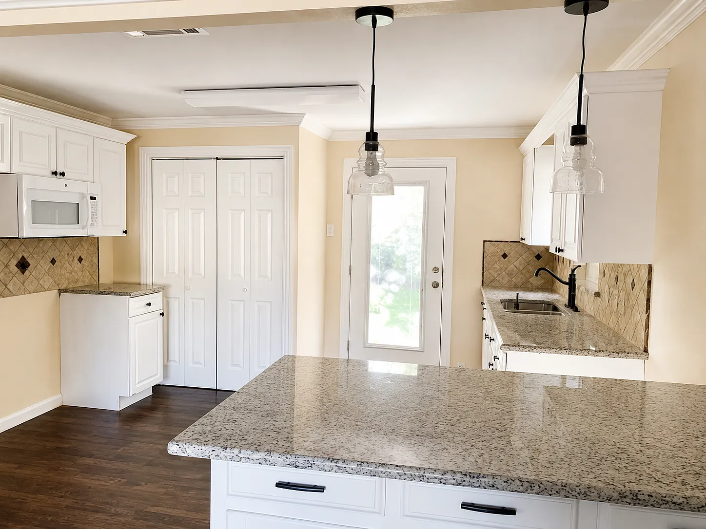 3 bed, 1382 sqft, $1,500 — Photo 2