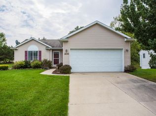 1630 Northbend Dr NE, Grand Rapids, MI