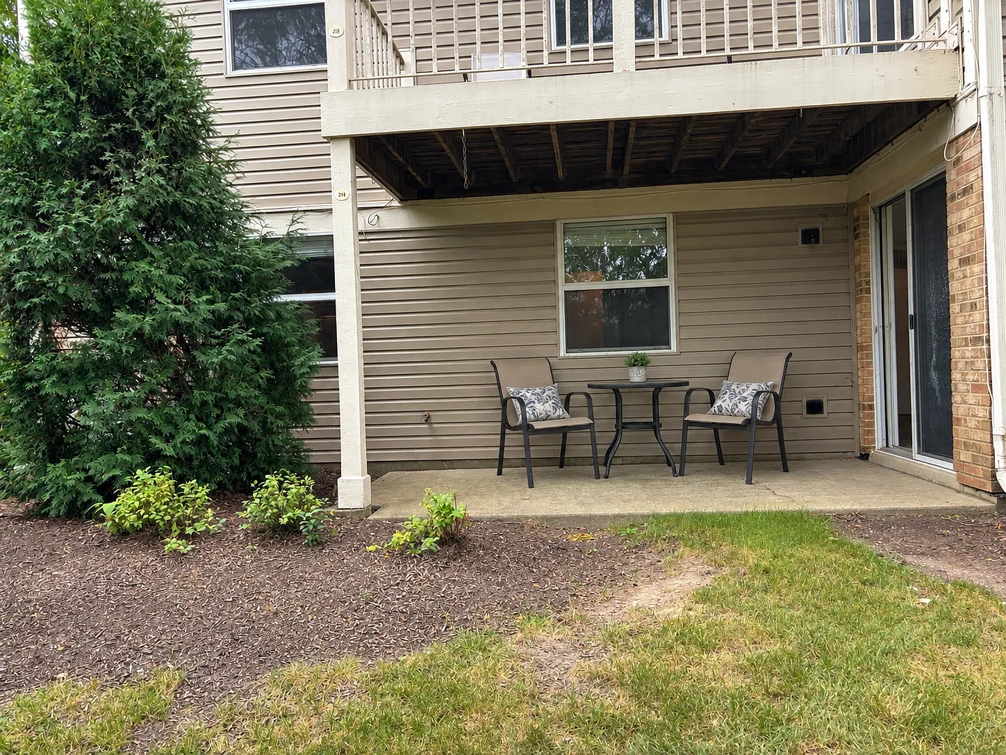 2 bed, 1200 sqft, $2,400 — Photo 3
