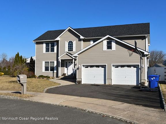 2nd image of 15 Maryann Pl