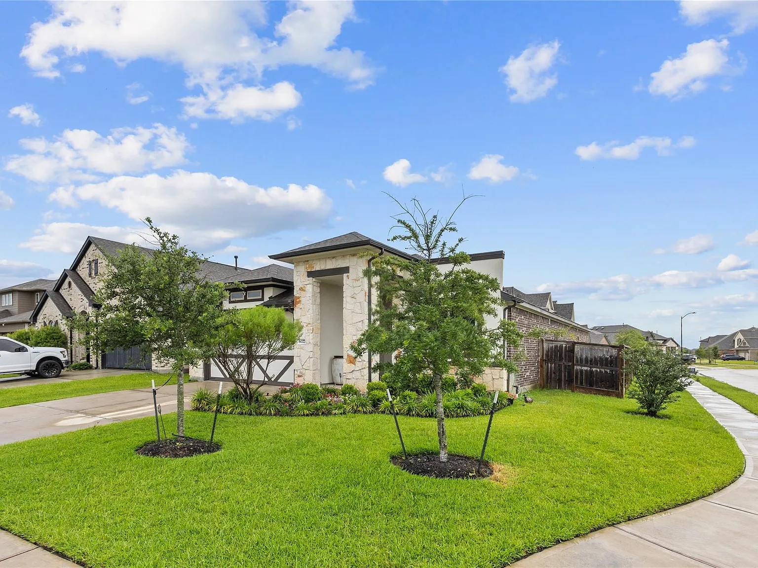 4 bed, 2.0 bath, 2005 sqft, $2,850 — Photo 4