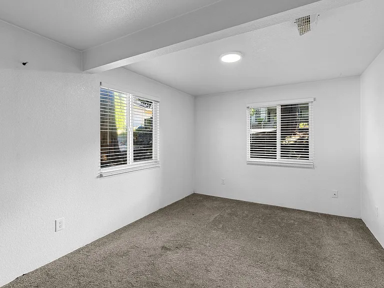 Bayview (105) — Photo 23