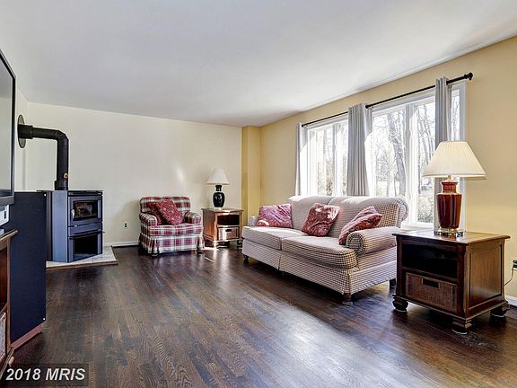 3rd image of 3252 Rosemary Ln