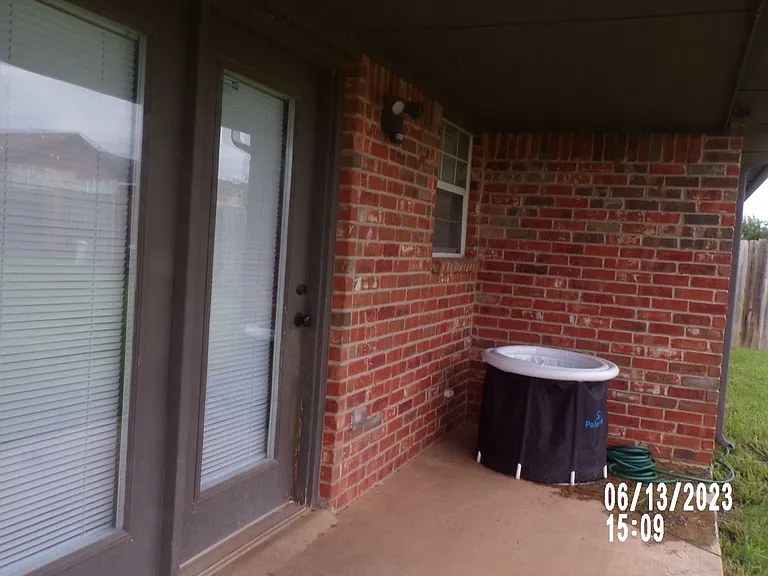 2420 SW 44th St — Photo 32