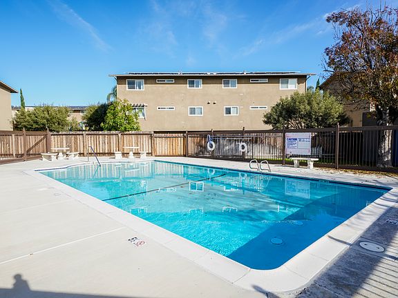 5th image of 460 E Mission Ave E #2B-1Ba-875Sqft