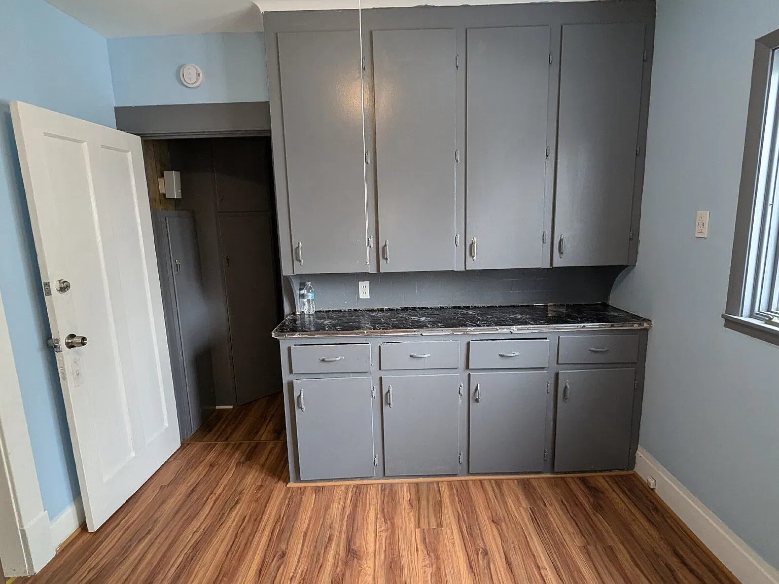 2 bed, 1.0 bath, $1,050 — Photo 4