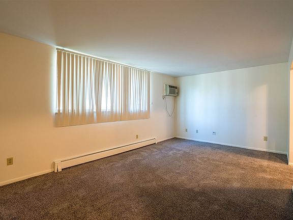 Oakridge_103_Living