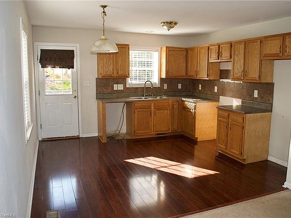 5th image of 1006 Uhles St