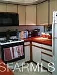4th image of 557 Monterey Blvd