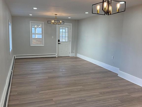5th image of 957 Chestnut St