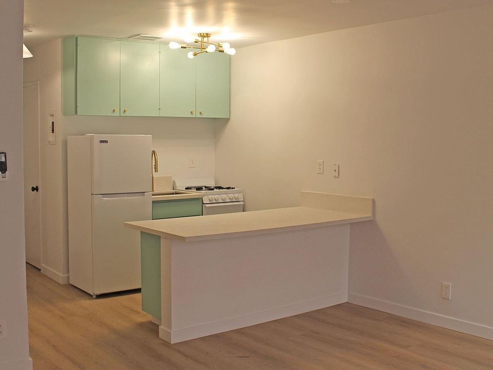 1st image of 114 S Gramercy Pl #302