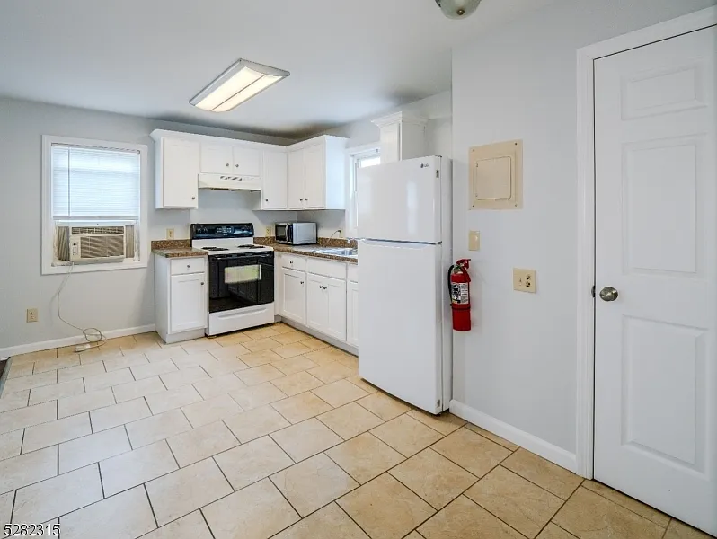 1 bed, 1.0 bath, $1,695 — Photo 2