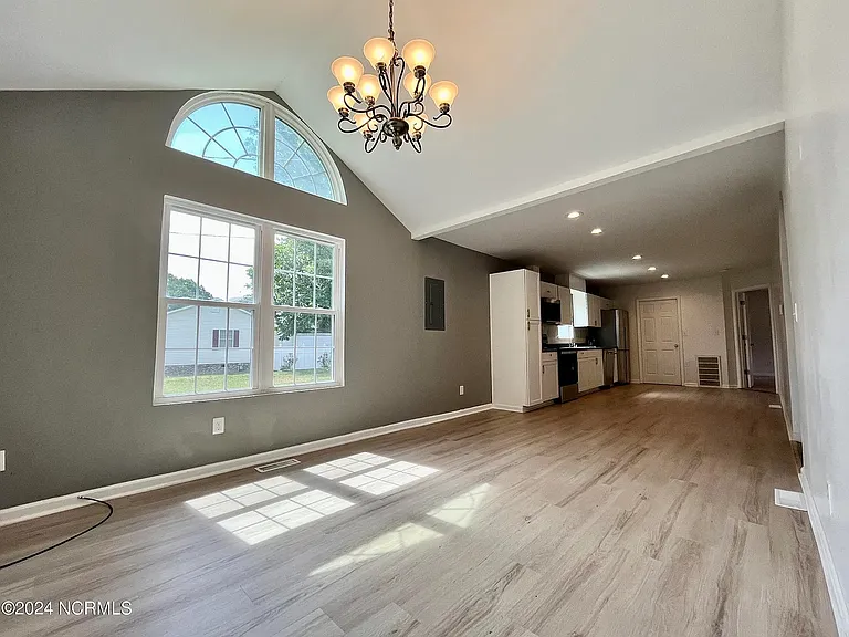 226 Tyson St — Photo 14