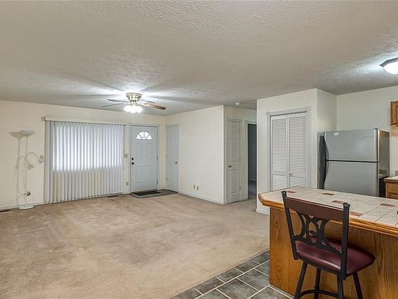 3rd image of 818 Cliffside Dr