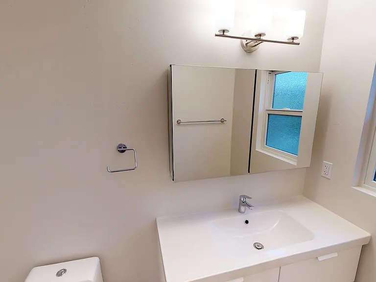 172 C Ave #5 — Photo 5