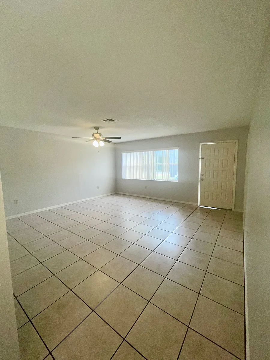 Building Photo - 10337 Usher St #1