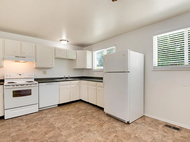 16176 E Bates Dr — Photo 13