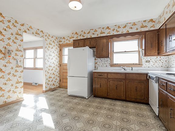 5th image of 7218 Emerson Dr