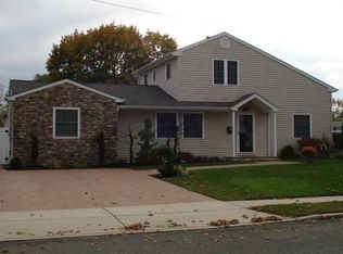 15 Schaeffer Ln, Freehold, NJ 07728