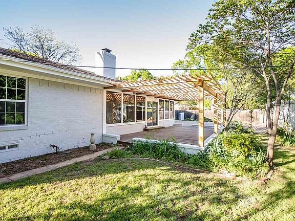5th image of 4403 Cedar Elm Ln