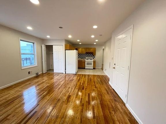 2nd image of 695 Summit Ave #1