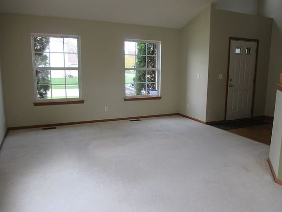 3rd image of 532 Waterford Dr