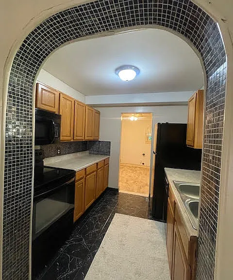 312 E 9th St — Photo 3