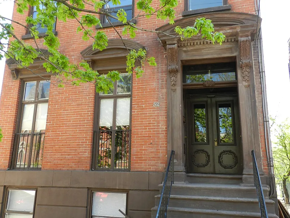 52 Clinton Ave