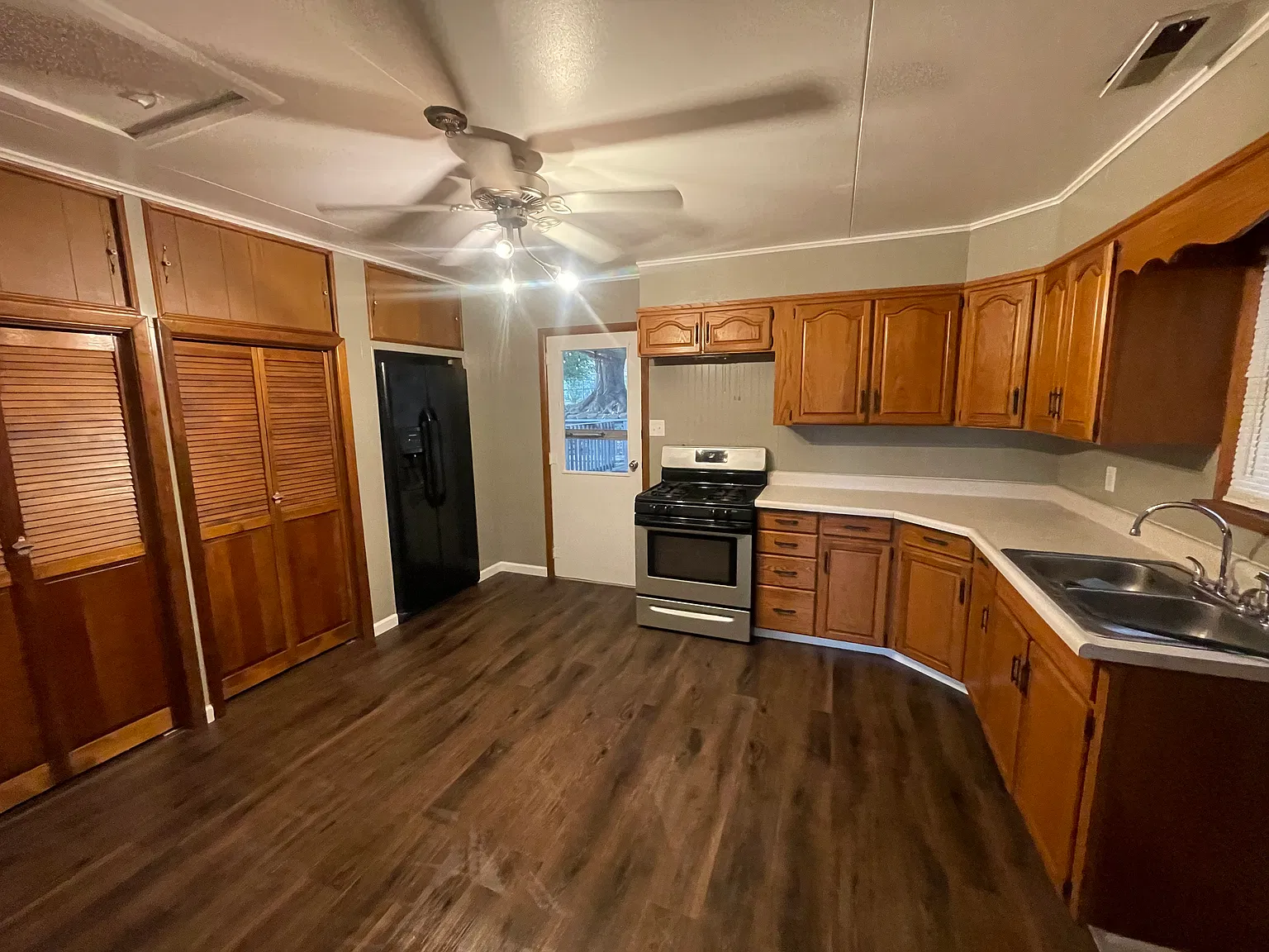 2 bed, 825 sqft, $1,100 — Photo 3