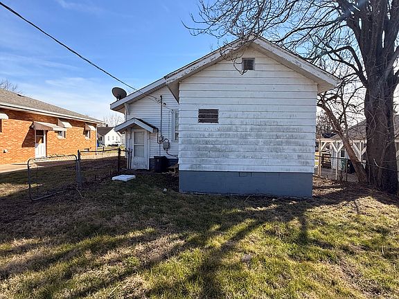 3rd image of 1434 E Moore St