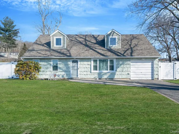 75 Oakcrest Avenue, Farmingville, NY 11738