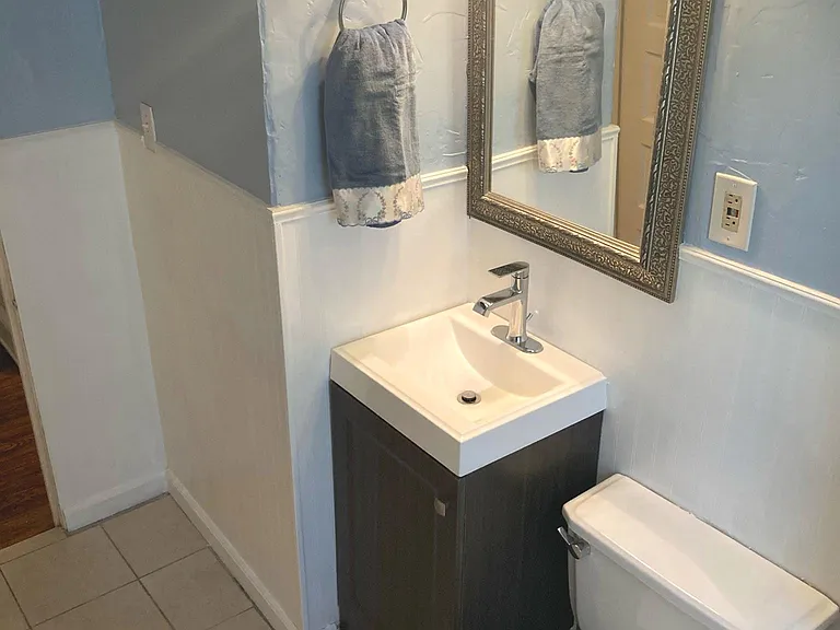 1323 Beach Ave #1 — Photo 6