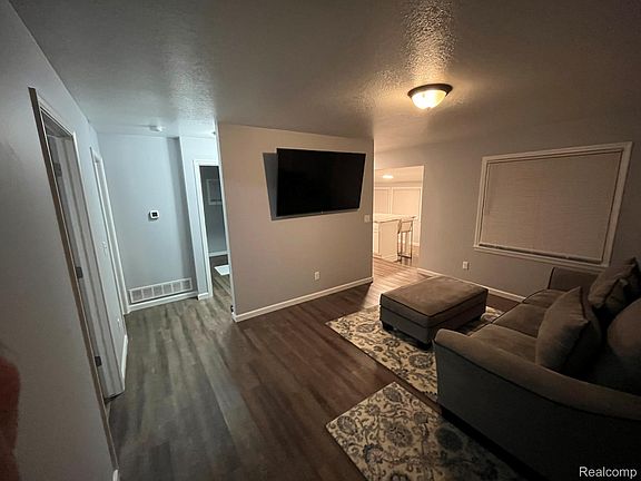4th image of 4202 Ray Mar Ct