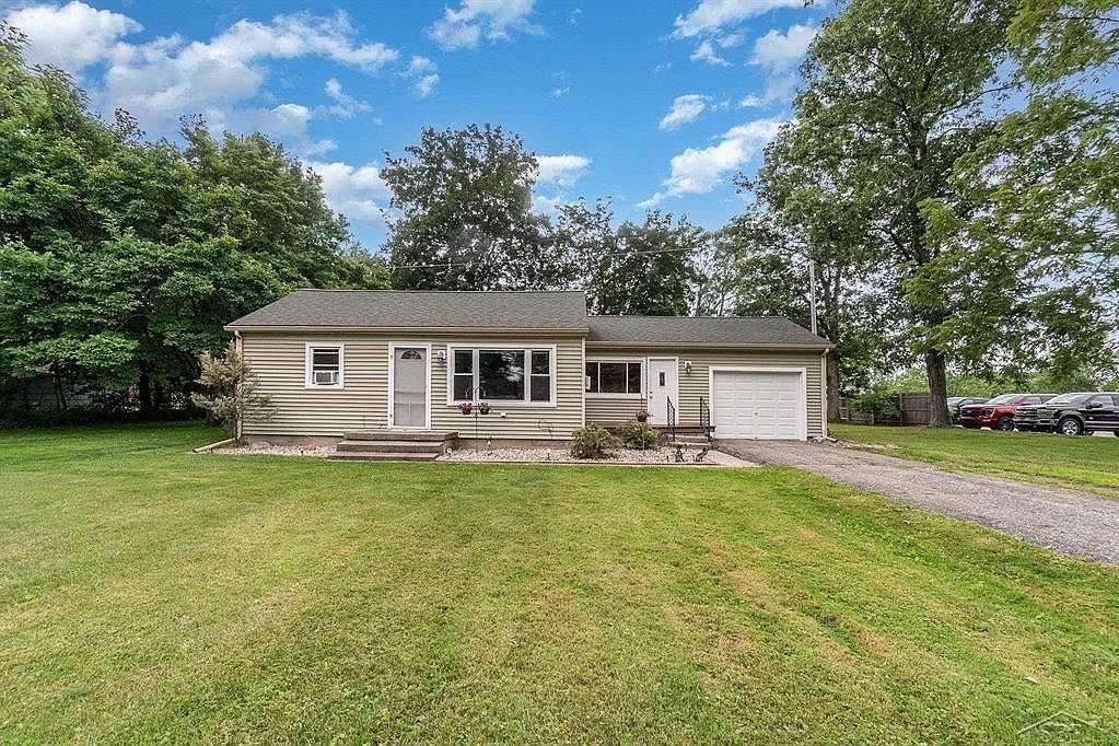 997 Chesaning Rd, Chesaning, MI 48616 Zillow