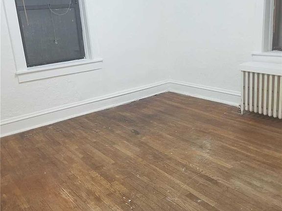 5th image of 203 Willis Ave #E