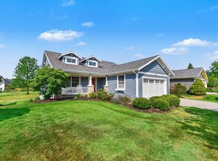 5526 Alhambra Dr SE, Grand Rapids, MI 49546